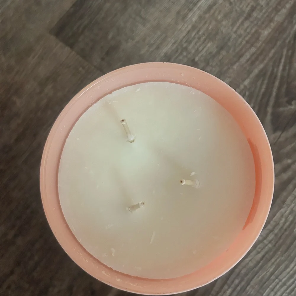 Bath & Body Works Pink Champagne Toast Candle with Gold Lid - Picture 4 of 5